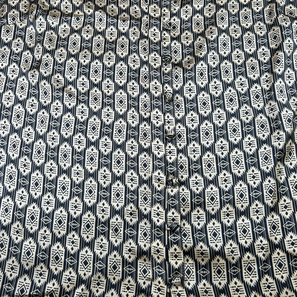 Jones New York Black/Cream Patterned Blouse with Mandarin Collar. Size Large. - Picture 6 of 6